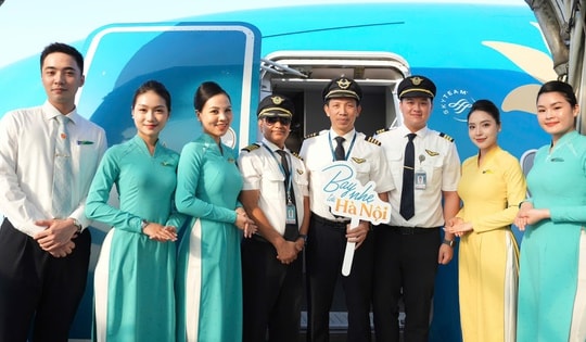 "Bay nhẹ tới Hà Nội": Kết nối vẻ đẹp mùa thu Thủ đô với thông điệp xanh cùng Vietnam Airlines