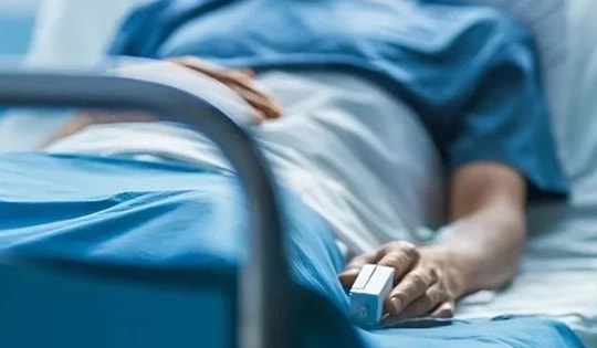 Người đàn ông 60 tuổi đột ngột tử vong sau bữa trưa vì thói quen tưởng vô hại