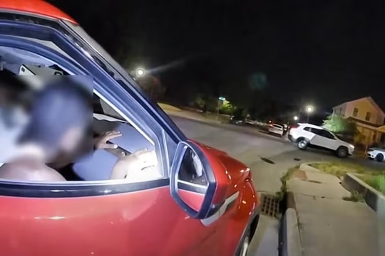 Tài xế Mỹ bắn chết người bấm còi giục đi tại đèn xanh