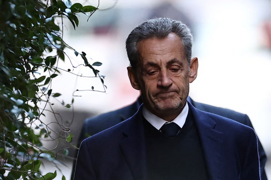 Cựu Tổng thống Pháp Sarkozy được cảnh sát bảo vệ 24/7 trong tù