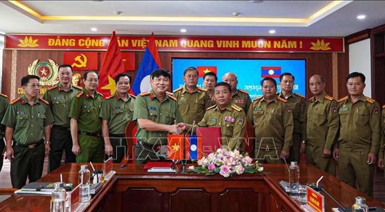 Xây dựng biên giới Việt - Lào hòa bình, hữu nghị và phát triển