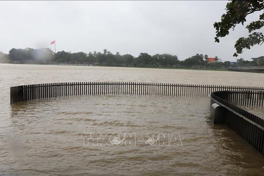 Tiến sĩ Mai Văn Khiêm: Bão số 12 suy yếu nhưng nguy cơ ngập lụt, sạt lở đất ở Trung Bộ rất cao