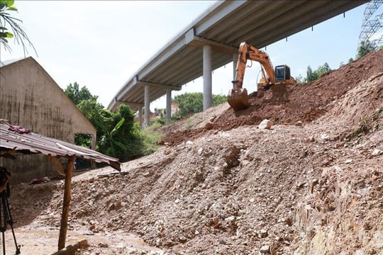 Xử lý khẩn cấp sạt lở mái taluy khi thi công cao tốc Bắc - Nam