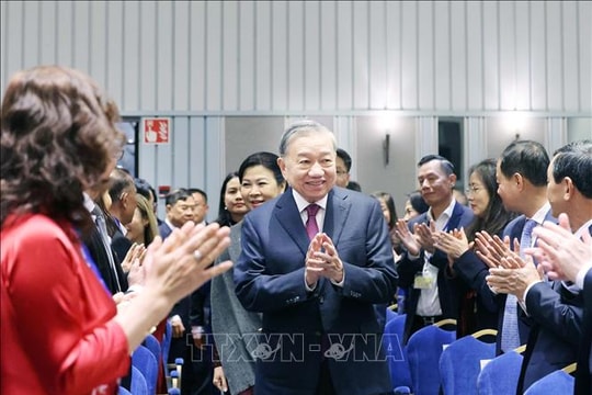 Tổng Bí thư gặp gỡ cán bộ Đại sứ quán Việt Nam và cộng đồng người Việt tại các nước Bắc Âu