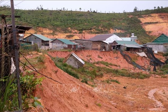 Lâm Đồng: Lên phương án khắc phục sự cố sạt lở, đảm bảo an toàn cho người dân