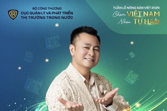 NSND Tự Long livestream bán gạo ST25 tại Tuần lễ Nông sản Việt