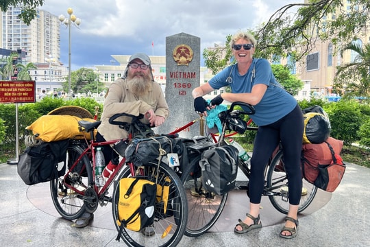 Vợ chồng Ireland đạp xe 14.000 km đến trải nghiệm Việt Nam