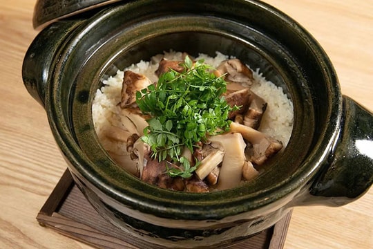 Cơm nấm thông 'xa xỉ' của mùa thu Nhật Bản