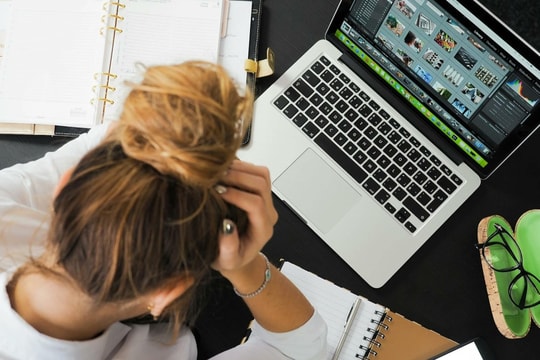 Người Mỹ kiệt sức nhưng không dám nhảy việc