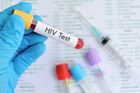 Chồng nói 'bệnh gan' để giấu nhiễm HIV suốt 10 năm