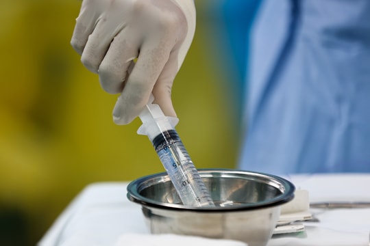 Bé trai 5 tuổi bỏng nặng do lửa xăng