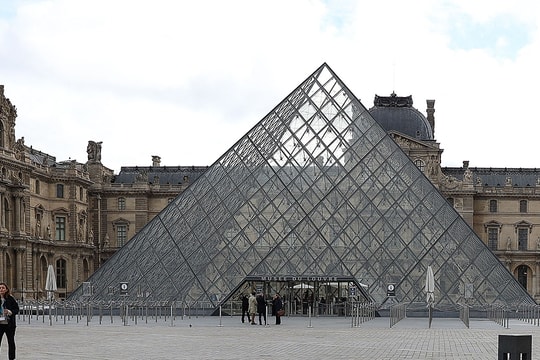 Bảo tàng Louvre mất lượng trang sức hơn 100 triệu USD