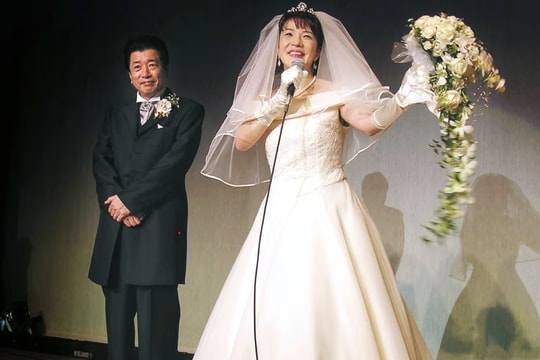 Phu quân của Thủ tướng Nhật Bản muốn âm thầm hỗ trợ vợ