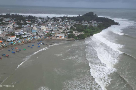 Bốn tỉnh thành miền Trung đối diện ngập lụt, sạt lở đất
