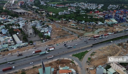 Giải ngân đầu tư công mới đạt 37,86%, nhiều dự án tại Tp.HCM “tắc” vì vướng mặt bằng