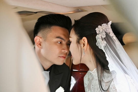 Đỗ Thị Hà bật khóc ở lễ cưới với Tổng giám đốc Tập đoàn Sơn Hải