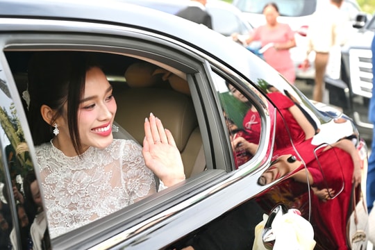 Thiếu gia Tập đoàn Sơn Hải rước cô dâu Đỗ Thị Hà về Quảng Trị