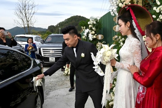 Dàn xe trong lễ cưới Đỗ Thị Hà và doanh nhân Nguyễn Viết Vương