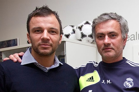 Hồ sơ khủng của HLV Thái Lan: Bản sao của Mourinho, giữ kỷ lục không thể phá
