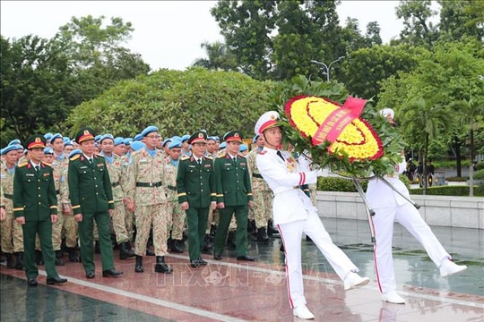 Lực lượng gìn giữ hòa bình Việt Nam báo công dâng Bác