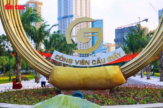 Người dân Hà Nội hào hứng tận hưởng không gian mới của công viên Cầu Giấy sau cải tạo