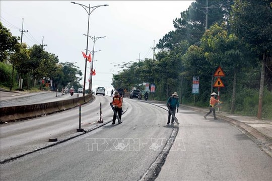 Hơn 4 tháng vẫn chưa sửa xong 2,4km đường Hồ Chí Minh