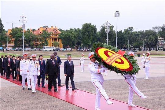Tổng thống Nam Phi vào Lăng viếng Chủ tịch Hồ Chí Minh