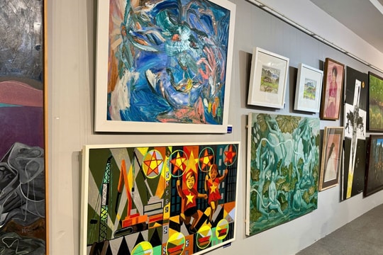 Sơn mài gây ấn tượng tại triển lãm 'Báo cáo thành quả trại sáng tác' và 'Sáng tác mới' năm 2025