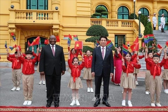 Chủ tịch nước Lương Cường chủ trì Lễ đón cấp Nhà nước Tổng thống Nam Phi Matamela Cyril Ramaphosa