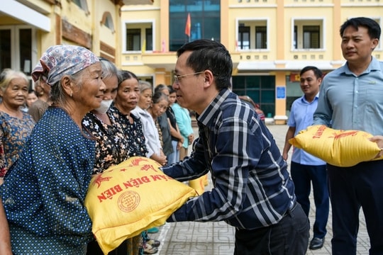 Bạn đọc ủng hộ gần 1 tỷ đồng, gửi yêu thương tới người dân vùng lũ miền Bắc