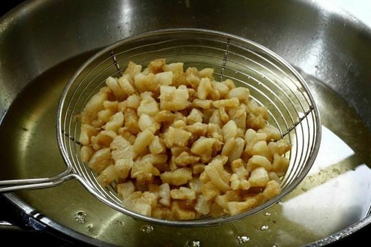 Giải mã bí quyết làm tóp mỡ giòn rụm của người Hoa