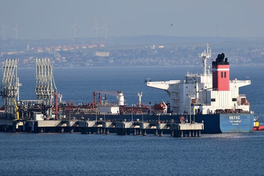 Các hãng dầu quốc doanh Trung Quốc ngừng mua dầu Nga