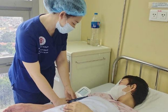 Đổ mồ hôi đêm, cô gái 23 tuổi không ngờ mắc ung thư