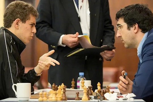 Kramnik bị điều tra sau cái chết của Đại kiện tướng Naroditsky