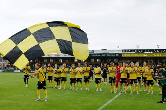 Chuyện cổ tích của làng chài 1.500 dân vô địch Thụy Điển