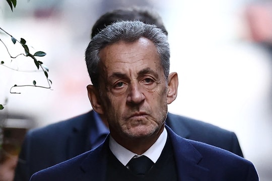 Ba bạn tù bị bắt vì dọa giết cựu tổng thống Pháp Sarkozy