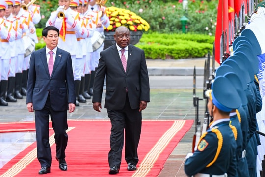 Chủ tịch nước chủ trì lễ đón Tổng thống Nam Phi