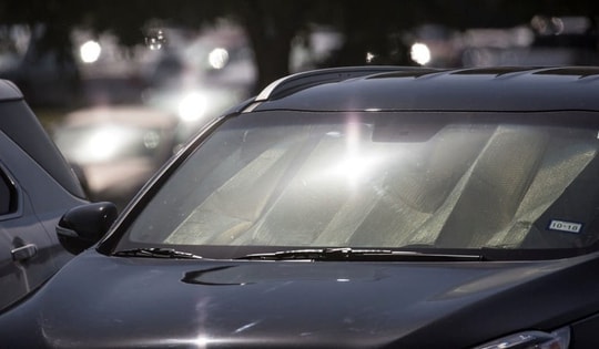 Bé gái tử vong trong xe ô tô khi bị bố mẹ bỏ quên