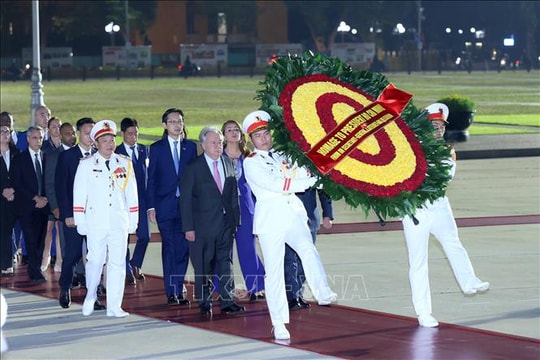 Tổng Thư ký Liên hợp quốc viếng Chủ tịch Hồ Chí Minh