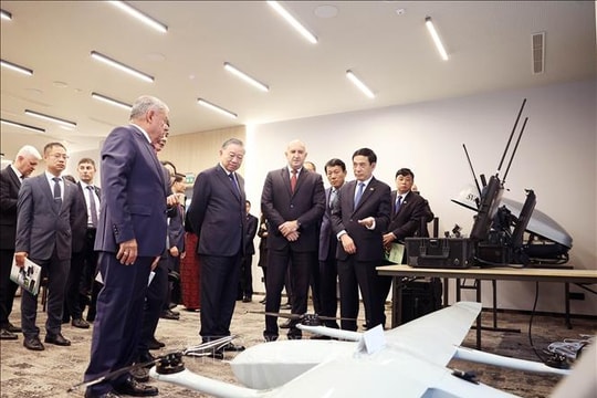 Tổng Bí thư Tô Lâm thăm Công ty công nghiệp quốc phòng Samel-90 của Bulgaria