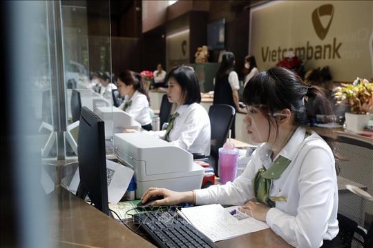 Làn sóng tăng lãi suất ngân hàng lan rộng