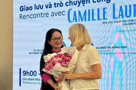 Nhà văn Camille Laurens và nhịp cầu văn học Pháp – Việt