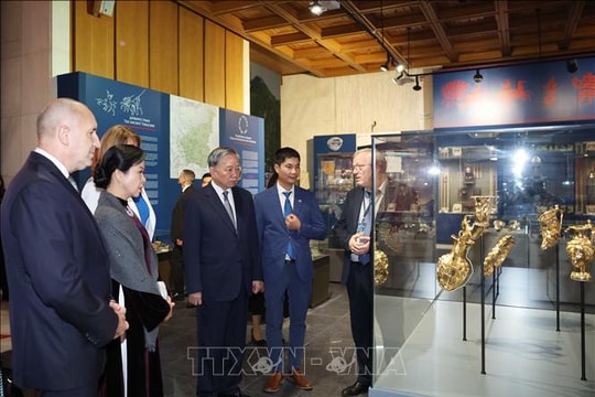 Tổng Bí thư Tô Lâm và Phu nhân thăm quan Bảo tàng Lịch sử Quốc gia Bulgaria
