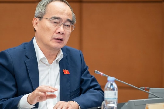 "Lương tối thiểu phải đủ nuôi được chính người đi làm và một con"