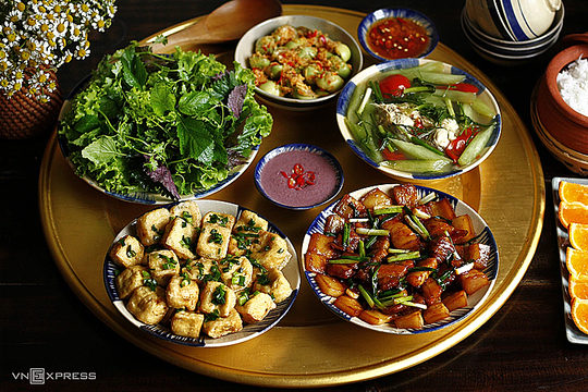 'Ăn cơm trước, rau tính sau' đẩy đường huyết tăng vọt