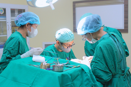 Uống nước chảy ngược lên mũi sau nhổ răng khôn