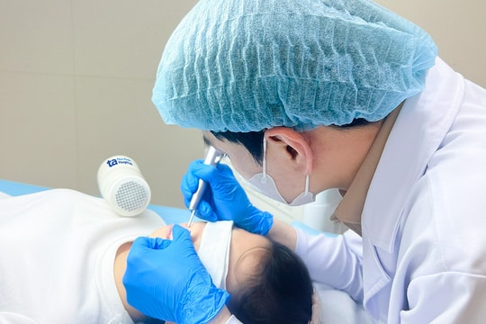 Xóa nốt ruồi sát mí mắt có an toàn cho trẻ không?