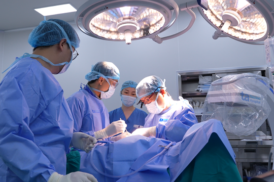 Khớp giả hình thành sau gãy xương gây đau cổ tay