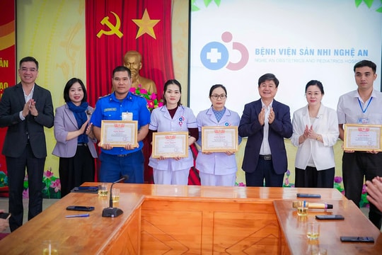 Tuyên dương 8 nhân viên y tế cứu người bị truy sát ở bệnh viện Nghệ An