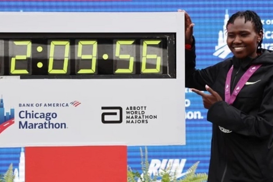 Nữ kỷ lục gia marathon bị cấm 3 năm vì doping